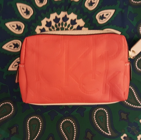 CK Leather Chartreuse Make up Acessory Bag - Picture 2 of 5